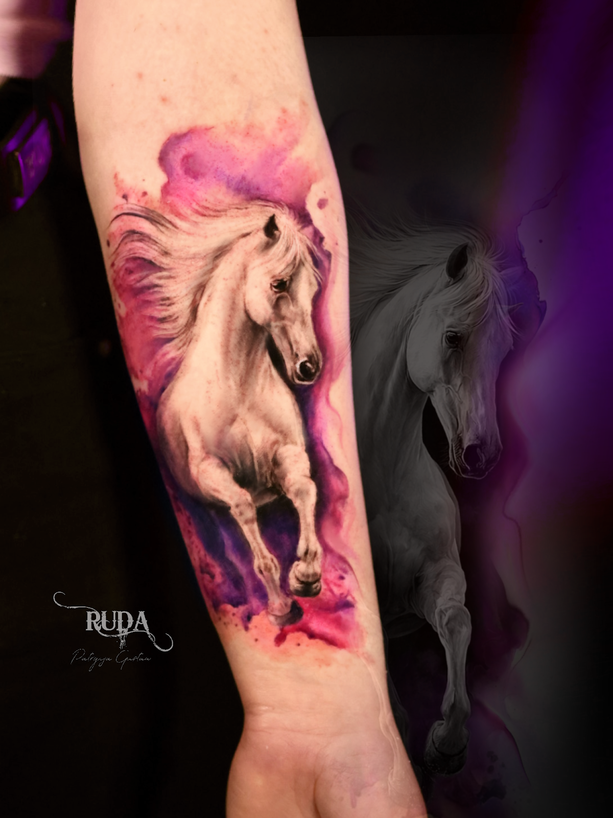 Realistyczny tatuaż konia w akwarelowej formie - praca Patrycji Gustaw, Gustattoo Studio